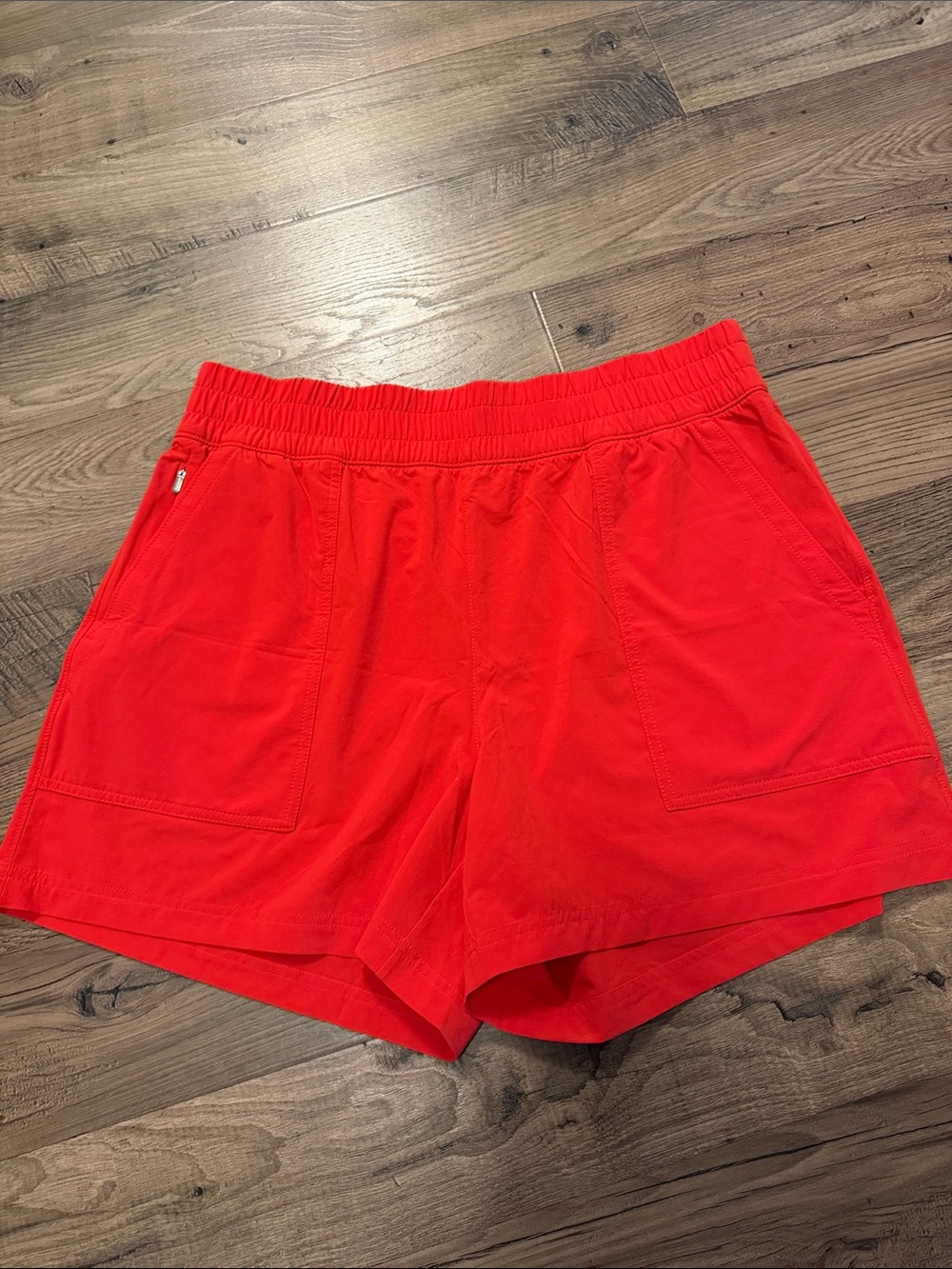 Athleta Wayfind High Rise Short Large - Like New - Coral Red Color